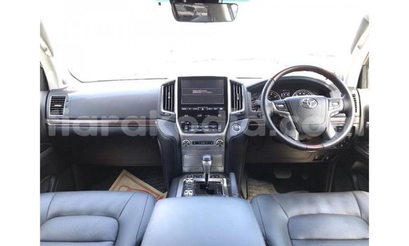 Acheter Import Voiture Toyota Land Cruiser Blanc à Import - Dubai, Diana Acheter Import Voiture Toyota Land Cruiser Blanc à Import - Dubai, Diana