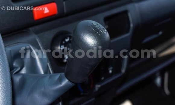 Hividy Toyota Hiace fotsy Car in Import - Dubai in Diana Hividy Toyota Hiace fotsy Car in Import - Dubai in Diana