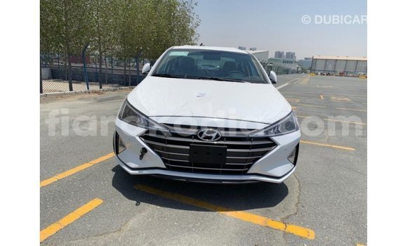 Hividy Hyundai Elantra fotsy Car in Import - Dubai in Diana Hividy Hyundai Elantra fotsy Car in Import - Dubai in Diana
