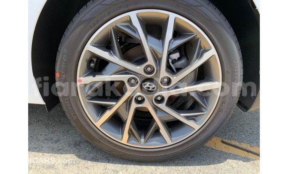 Hividy Hyundai Elantra fotsy Car in Import - Dubai in Diana Hividy Hyundai Elantra fotsy Car in Import - Dubai in Diana