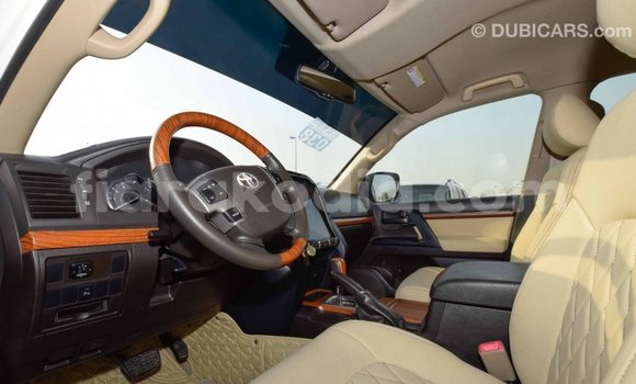Hividy Toyota Land Cruiser fotsy Car in Import - Dubai in Diana Hividy Toyota Land Cruiser fotsy Car in Import - Dubai in Diana