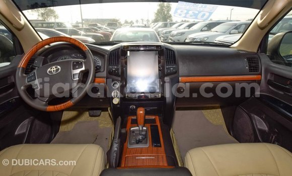 Hividy Toyota Land Cruiser fotsy Car in Import - Dubai in Diana Hividy Toyota Land Cruiser fotsy Car in Import - Dubai in Diana