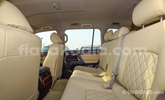 Hividy Toyota Land Cruiser fotsy Car in Import - Dubai in Diana Hividy Toyota Land Cruiser fotsy Car in Import - Dubai in Diana