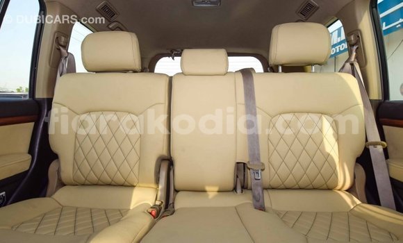 Hividy Toyota Land Cruiser fotsy Car in Import - Dubai in Diana Hividy Toyota Land Cruiser fotsy Car in Import - Dubai in Diana