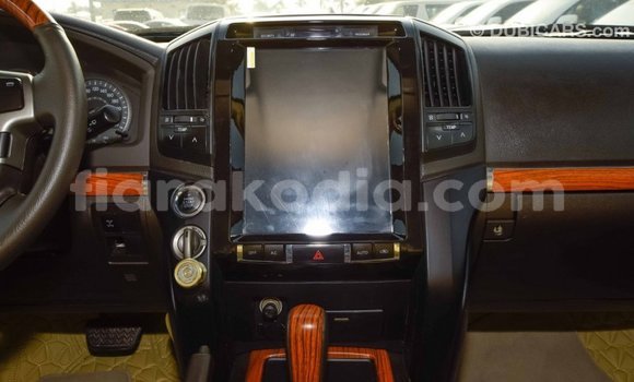 Hividy Toyota Land Cruiser fotsy Car in Import - Dubai in Diana Hividy Toyota Land Cruiser fotsy Car in Import - Dubai in Diana