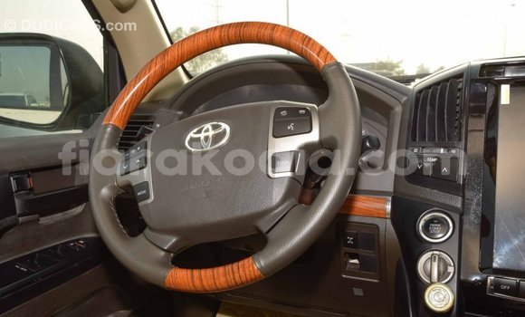 Hividy Toyota Land Cruiser fotsy Car in Import - Dubai in Diana Hividy Toyota Land Cruiser fotsy Car in Import - Dubai in Diana
