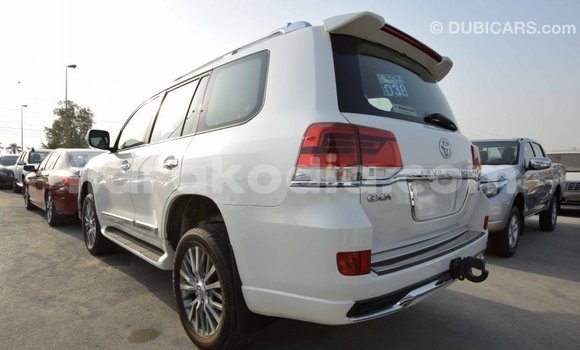 Hividy Toyota Land Cruiser fotsy Car in Import - Dubai in Diana Hividy Toyota Land Cruiser fotsy Car in Import - Dubai in Diana