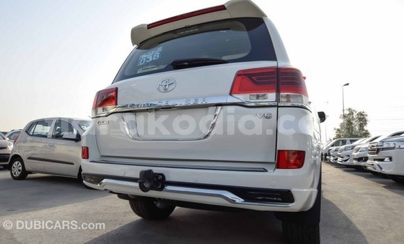 Hividy Toyota Land Cruiser fotsy Car in Import - Dubai in Diana Hividy Toyota Land Cruiser fotsy Car in Import - Dubai in Diana