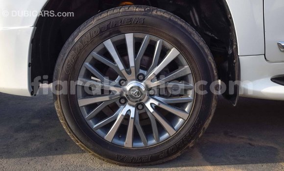 Hividy Toyota Land Cruiser fotsy Car in Import - Dubai in Diana Hividy Toyota Land Cruiser fotsy Car in Import - Dubai in Diana