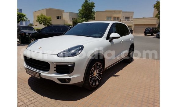 Acheter Import Voiture Porsche Cayenne Blanc à Import - Dubai, Diana