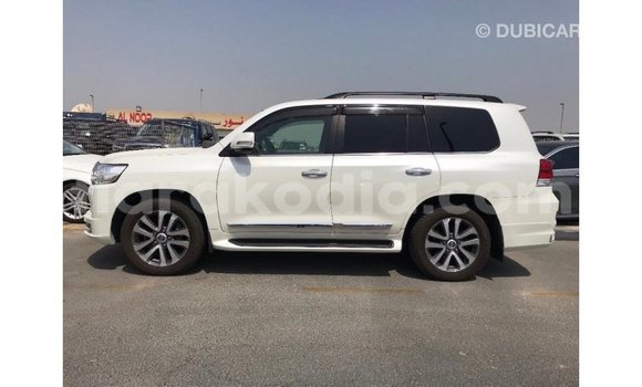 Acheter Import Voiture Toyota Land Cruiser Blanc à Import - Dubai, Diana Acheter Import Voiture Toyota Land Cruiser Blanc à Import - Dubai, Diana