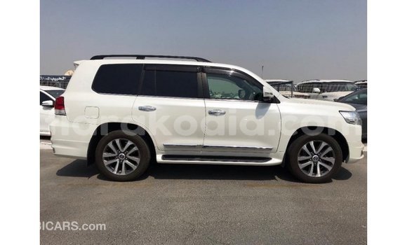 Acheter Import Voiture Toyota Land Cruiser Blanc à Import - Dubai, Diana Acheter Import Voiture Toyota Land Cruiser Blanc à Import - Dubai, Diana