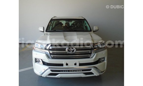 Acheter Import Voiture Toyota Land Cruiser Blanc à Import - Dubai, Diana Acheter Import Voiture Toyota Land Cruiser Blanc à Import - Dubai, Diana