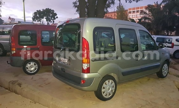 Acheter Occasion Voiture Renault Kangoo Gris à Antananarivo, Analamanga Acheter Occasion Voiture Renault Kangoo Gris à Antananarivo, Analamanga
