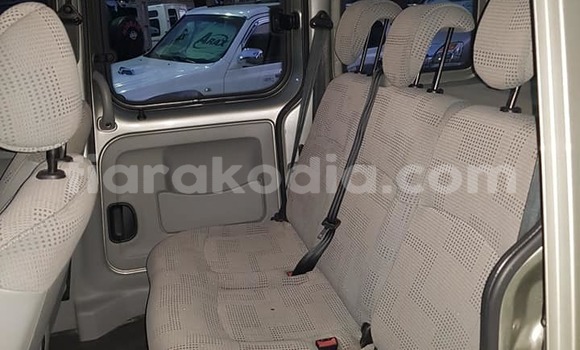 Acheter Occasion Voiture Renault Kangoo Gris à Antananarivo, Analamanga Acheter Occasion Voiture Renault Kangoo Gris à Antananarivo, Analamanga