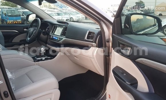 Buy Import Toyota Highlander Other Car in Import - Dubai in Diana Buy Import Toyota Highlander Other Car in Import - Dubai in Diana