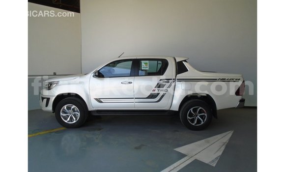 Acheter Import Voiture Toyota Hilux Blanc à Import - Dubai, Diana Acheter Import Voiture Toyota Hilux Blanc à Import - Dubai, Diana