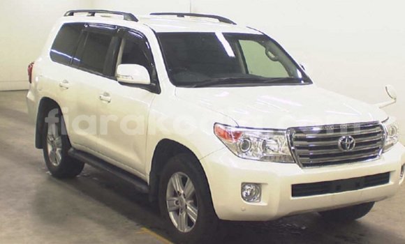 Hividy Toyota Land Cruiser fotsy Car in Import - Dubai in Diana Hividy Toyota Land Cruiser fotsy Car in Import - Dubai in Diana