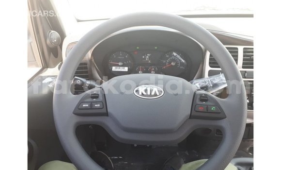Hividy Kia Carens fotsy Car in Import - Dubai in Diana Hividy Kia Carens fotsy Car in Import - Dubai in Diana