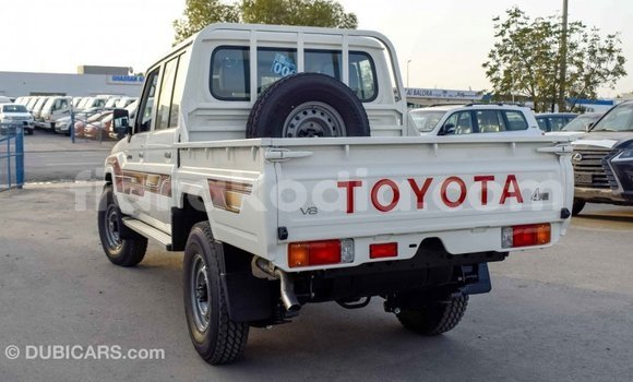 Acheter Import Voiture Toyota Land Cruiser Blanc à Import - Dubai, Diana Acheter Import Voiture Toyota Land Cruiser Blanc à Import - Dubai, Diana