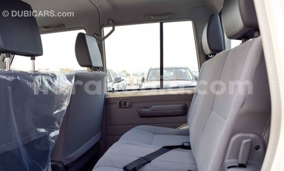 Acheter Import Voiture Toyota Land Cruiser Blanc à Import - Dubai, Diana Acheter Import Voiture Toyota Land Cruiser Blanc à Import - Dubai, Diana