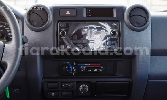Acheter Import Voiture Toyota Land Cruiser Blanc à Import - Dubai, Diana Acheter Import Voiture Toyota Land Cruiser Blanc à Import - Dubai, Diana