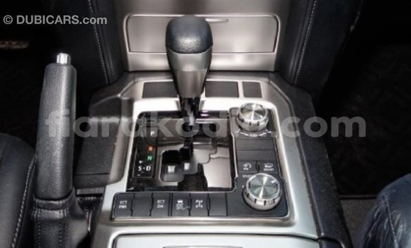 Acheter Import Voiture Toyota Land Cruiser Blanc à Import - Dubai, Diana Acheter Import Voiture Toyota Land Cruiser Blanc à Import - Dubai, Diana