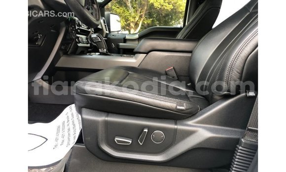 Acheter Import Voiture Ford Club Wagon Blanc à Import - Dubai, Diana Acheter Import Voiture Ford Club Wagon Blanc à Import - Dubai, Diana