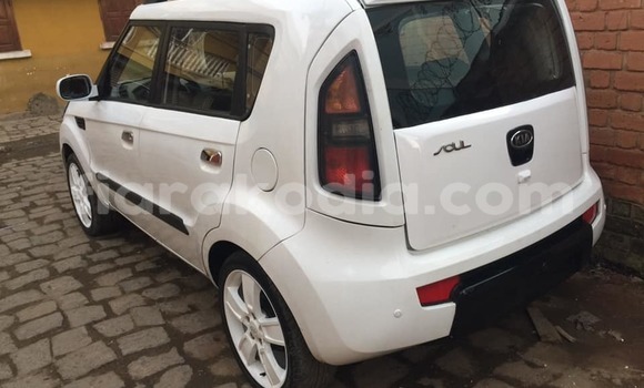 Acheter Occasion Voiture Kia Soul Blanc à Antananarivo, Analamanga Acheter Occasion Voiture Kia Soul Blanc à Antananarivo, Analamanga