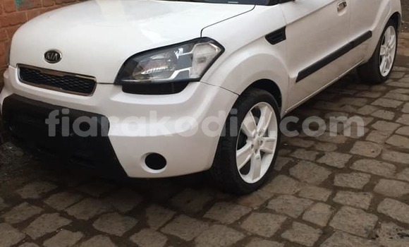 Acheter Occasion Voiture Kia Soul Blanc à Antananarivo, Analamanga Acheter Occasion Voiture Kia Soul Blanc à Antananarivo, Analamanga