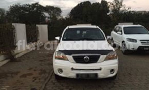 Acheter Occasion Voiture Kia Sorento Blanc à Antananarivo, Analamanga Acheter Occasion Voiture Kia Sorento Blanc à Antananarivo, Analamanga