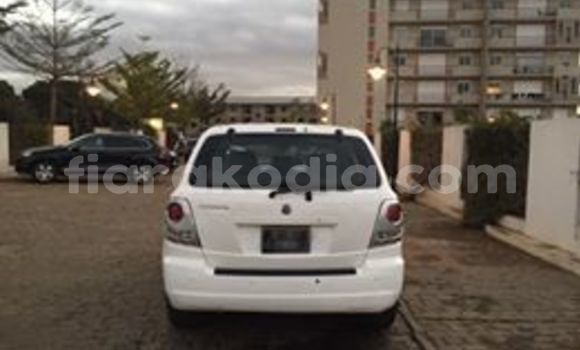 Acheter Occasion Voiture Kia Sorento Blanc à Antananarivo, Analamanga Acheter Occasion Voiture Kia Sorento Blanc à Antananarivo, Analamanga