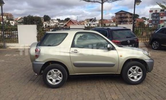 Acheter Occasion Voiture Toyota RAV4 Gris à Antananarivo, Analamanga Acheter Occasion Voiture Toyota RAV4 Gris à Antananarivo, Analamanga