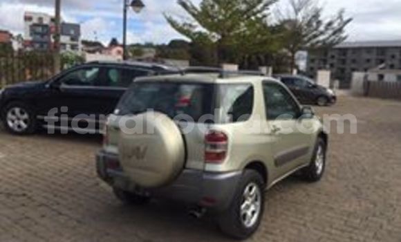 Acheter Occasion Voiture Toyota RAV4 Gris à Antananarivo, Analamanga Acheter Occasion Voiture Toyota RAV4 Gris à Antananarivo, Analamanga