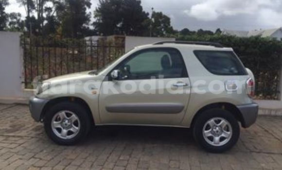 Acheter Occasion Voiture Toyota RAV4 Gris à Antananarivo, Analamanga Acheter Occasion Voiture Toyota RAV4 Gris à Antananarivo, Analamanga