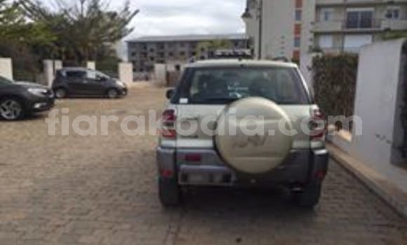 Acheter Occasion Voiture Toyota RAV4 Gris à Antananarivo, Analamanga Acheter Occasion Voiture Toyota RAV4 Gris à Antananarivo, Analamanga