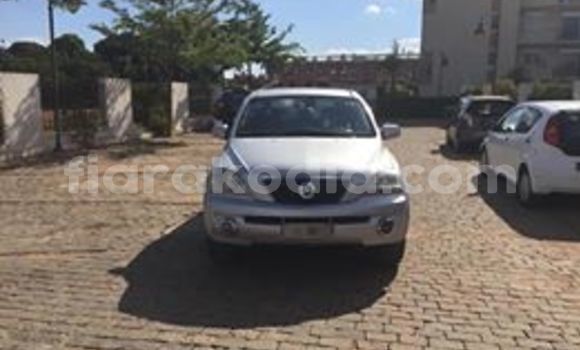 Acheter Occasion Voiture Kia Sorento Gris à Antananarivo, Analamanga Acheter Occasion Voiture Kia Sorento Gris à Antananarivo, Analamanga