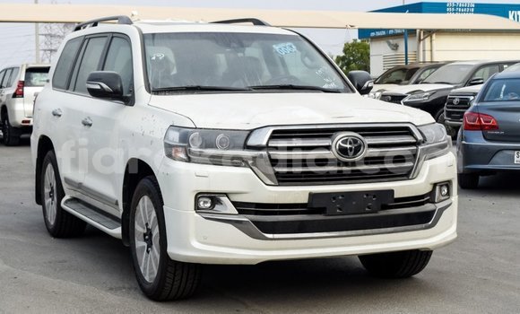 Hividy Toyota Land Cruiser fotsy Car in Import - Dubai in Diana Hividy Toyota Land Cruiser fotsy Car in Import - Dubai in Diana