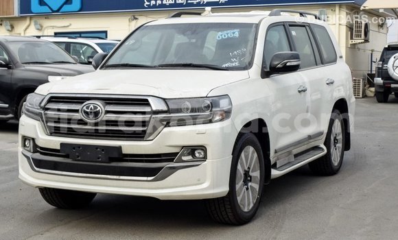 Hividy Toyota Land Cruiser fotsy Car in Import - Dubai in Diana Hividy Toyota Land Cruiser fotsy Car in Import - Dubai in Diana