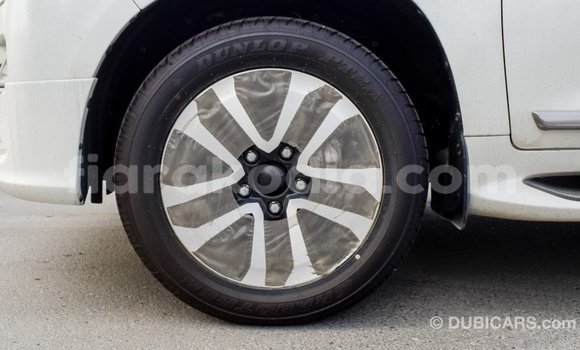 Hividy Toyota Land Cruiser fotsy Car in Import - Dubai in Diana Hividy Toyota Land Cruiser fotsy Car in Import - Dubai in Diana