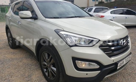 Buy Used Hyundai Santa Fe White Car in Ambanja in Diana Buy Used Hyundai Santa Fe White Car in Ambanja in Diana