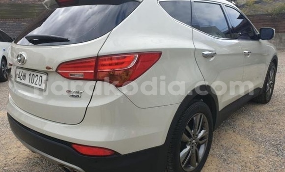 Buy Used Hyundai Santa Fe White Car in Ambanja in Diana Buy Used Hyundai Santa Fe White Car in Ambanja in Diana