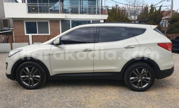 Buy Used Hyundai Santa Fe White Car in Ambanja in Diana Buy Used Hyundai Santa Fe White Car in Ambanja in Diana