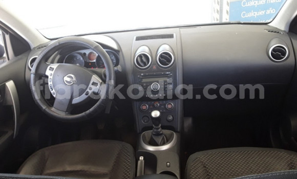 Buy Used Nissan Qashqai Silver Car in Ambanja in Diana Buy Used Nissan Qashqai Silver Car in Ambanja in Diana