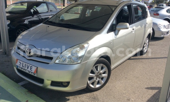 Buy Used Toyota Verso Silver Car in Ambanja in Diana Buy Used Toyota Verso Silver Car in Ambanja in Diana