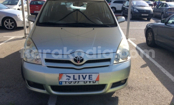 Buy Used Toyota Verso Silver Car in Ambanja in Diana Buy Used Toyota Verso Silver Car in Ambanja in Diana