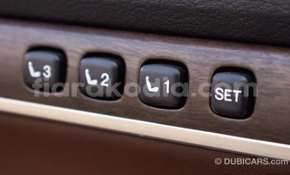 Acheter Import Voiture Toyota Land Cruiser Blanc à Import - Dubai, Diana Acheter Import Voiture Toyota Land Cruiser Blanc à Import - Dubai, Diana