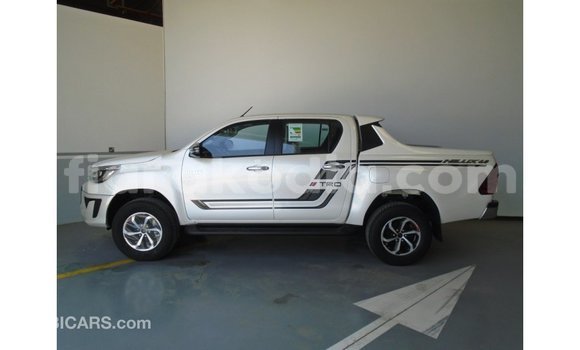 Acheter Import Voiture Toyota Hilux Blanc à Import - Dubai, Diana Acheter Import Voiture Toyota Hilux Blanc à Import - Dubai, Diana
