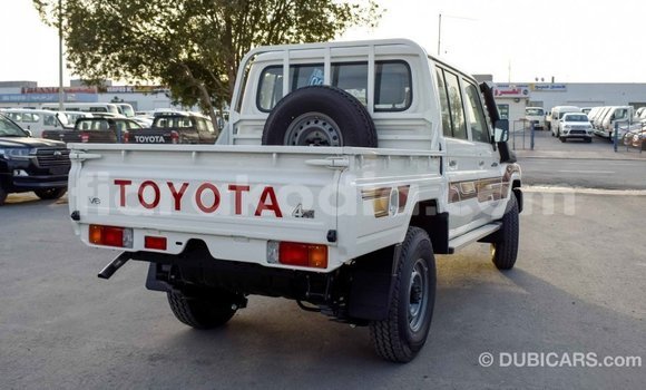 Hividy Toyota Land Cruiser fotsy Car in Import - Dubai in Diana Hividy Toyota Land Cruiser fotsy Car in Import - Dubai in Diana