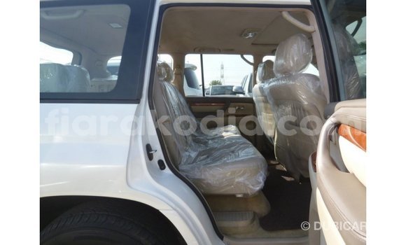 Acheter Import Voiture Toyota Land Cruiser Blanc à Import - Dubai, Diana Acheter Import Voiture Toyota Land Cruiser Blanc à Import - Dubai, Diana